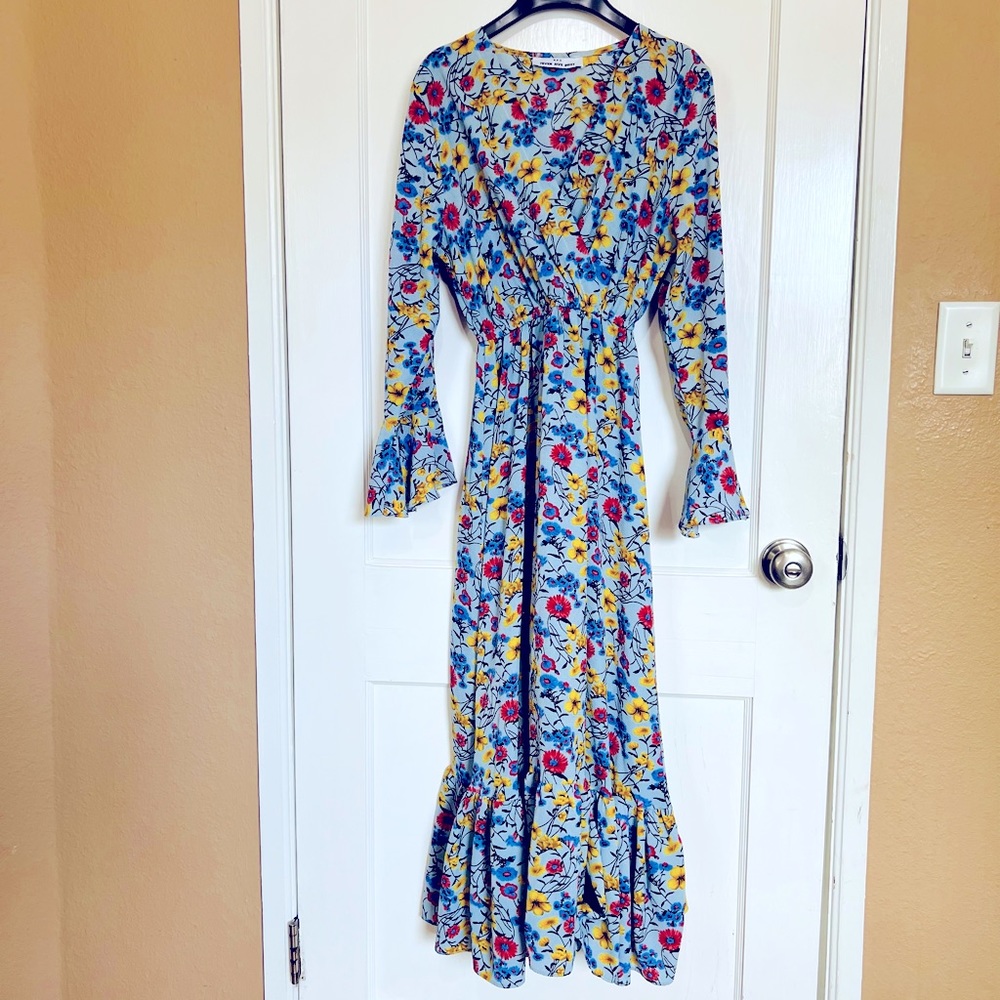 Long sleeveless dress